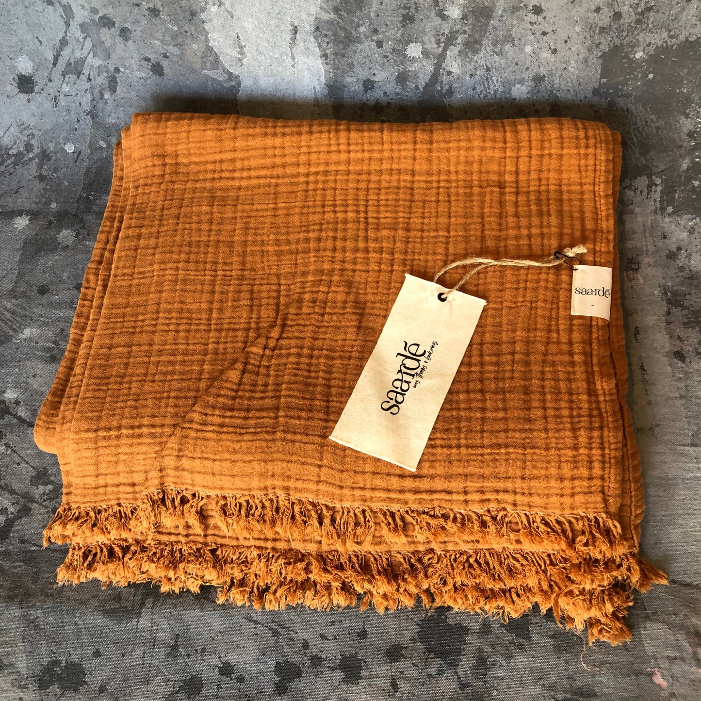 Saardé - Enes Throw